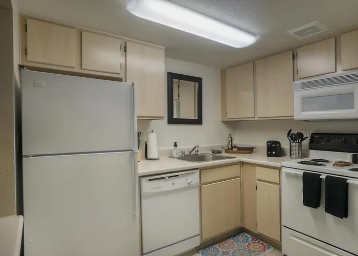 140 Fully Furnished, Wifi Included